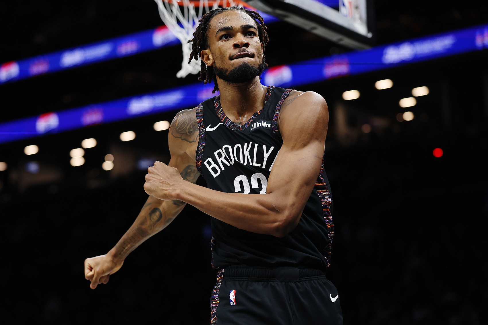 英雄联盟赛事官网-克拉克斯顿场均13.1分7.5板4.0助1.4帽 篮板&amp;助攻在全队领跑