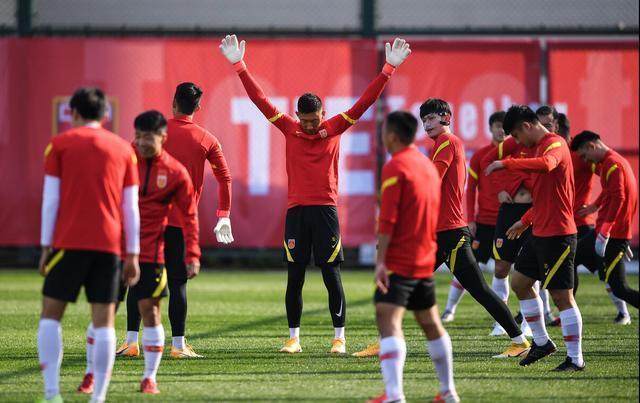 赛事官网入口-国足本月中上海展开集训 归化球员可全员到位？